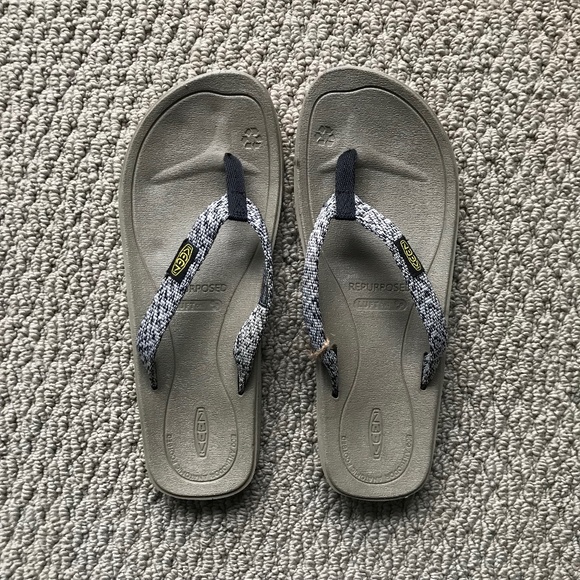 Women's KEEN Footwear Harvest Flip Flop Sandal Size 7 In Black/Gray/Multicolor - Picture 1 of 11